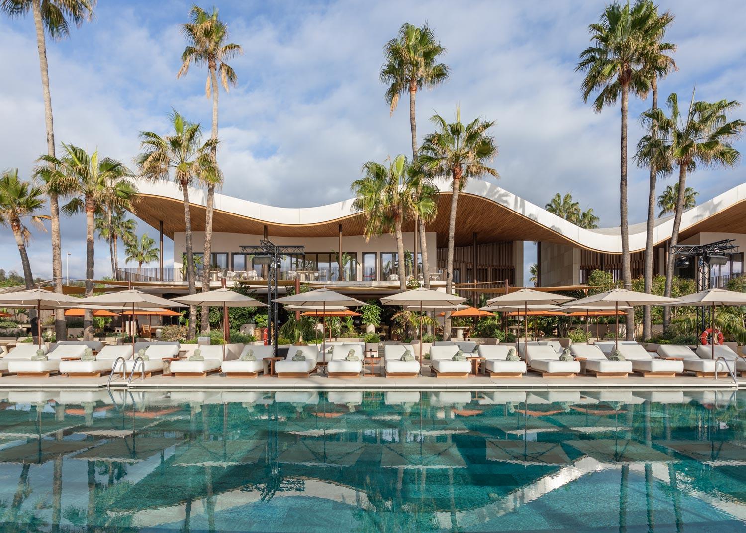 Laguna Beach Club’s new centre – Laguna Village. Luxury in the shape of sea waves