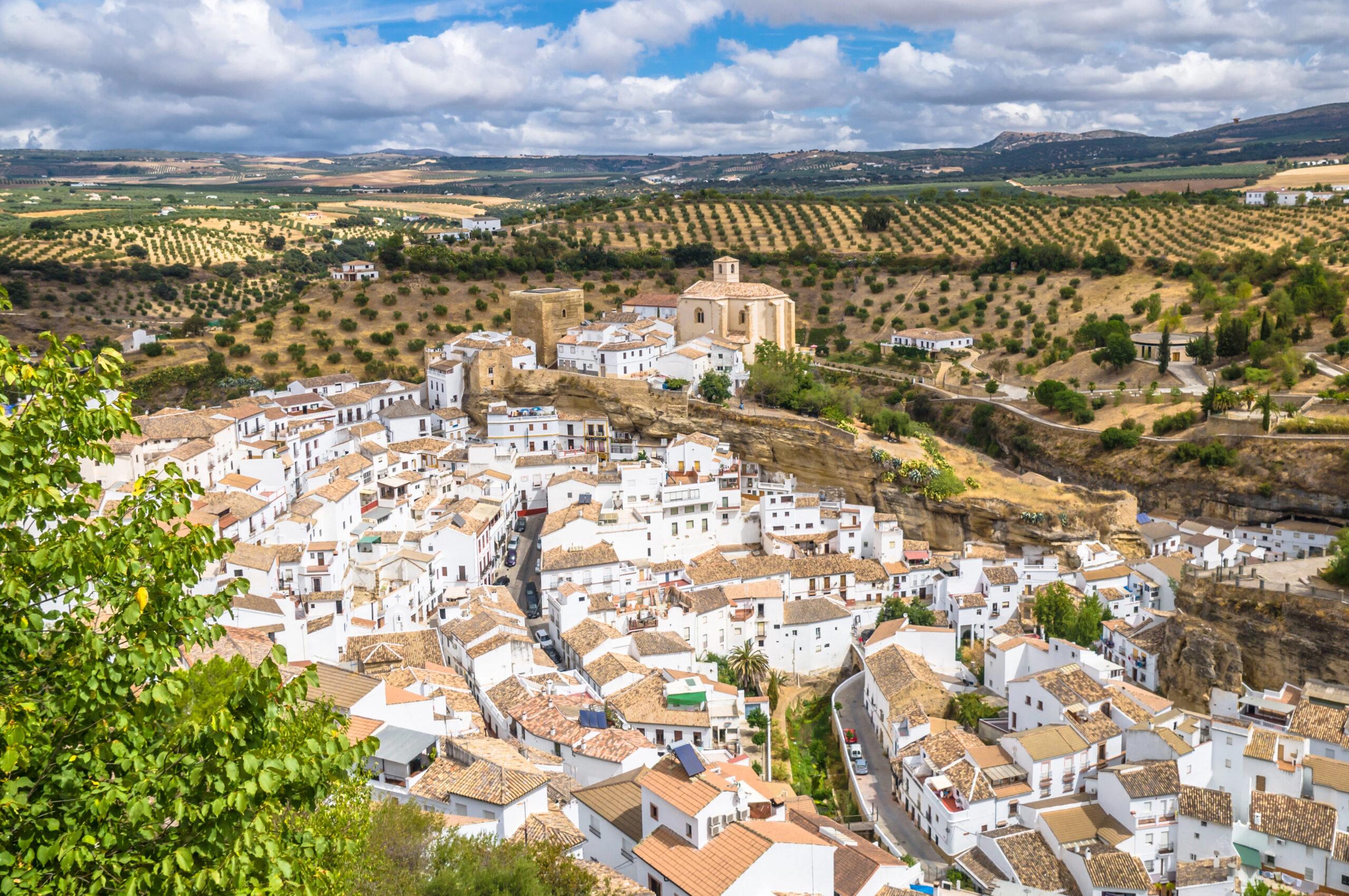 Setenil de las Bodegas: discover the magical pueblo blanco